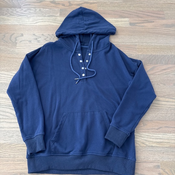 Navy Blue sweatshirt w/snap button neck and hood. Size M - Picture 2 of 4